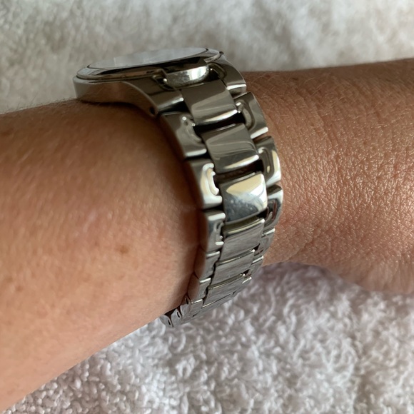 Movado watch with 1 diamond - Picture 2 of 7